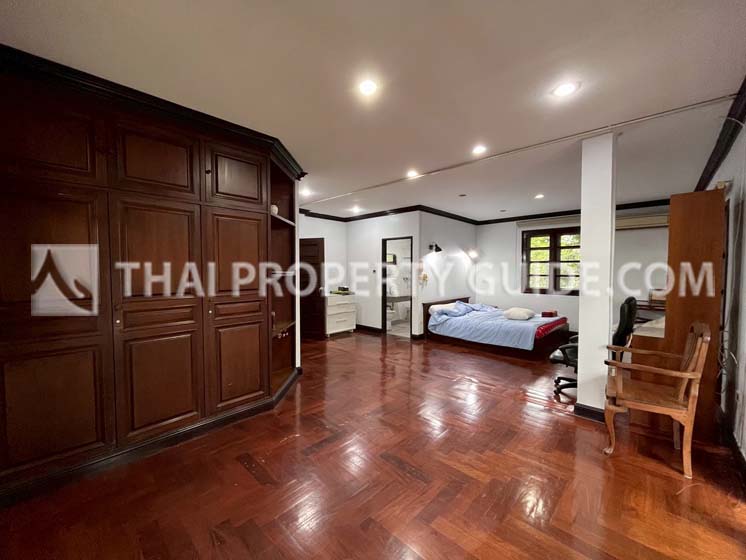 House with Shared Pool in Bangnatrad 